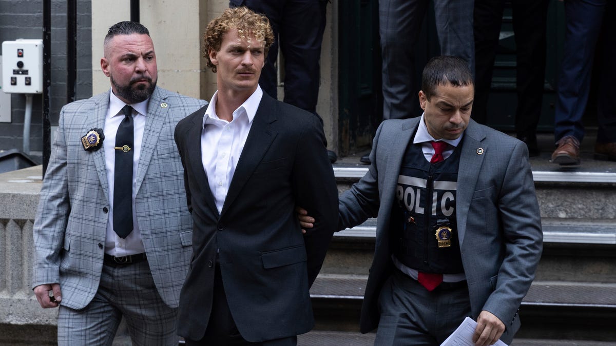 Grand jury indicts Daniel Penny in chokehold death of New York City subway rider Jordan Neely Grand jury indicts Daniel Penny in chokehold death of New York City subway rider Jordan Neely