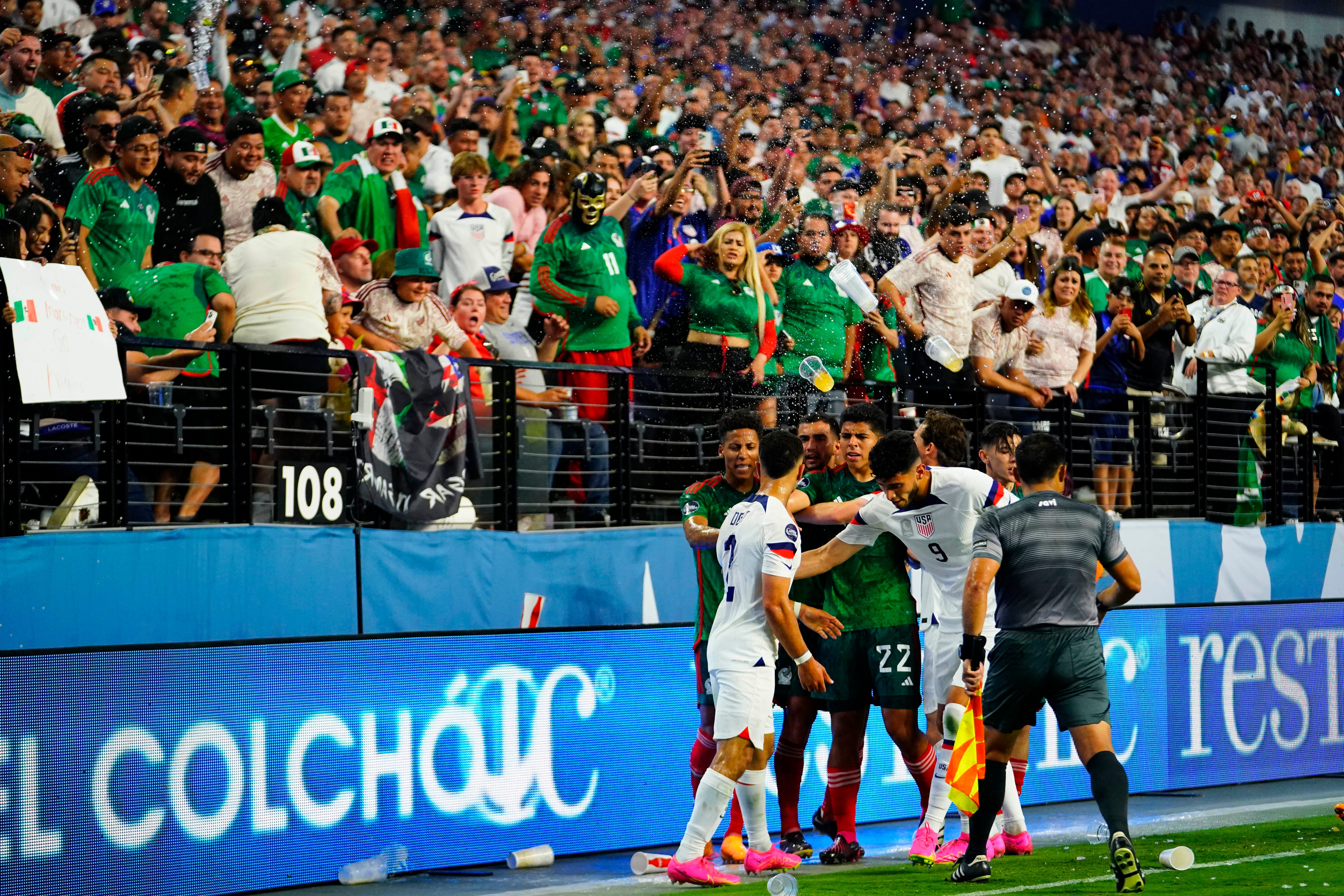 Le chant homophobe des supporters mexicains nécessite une action réelle de la FIFA et de la Concacaf