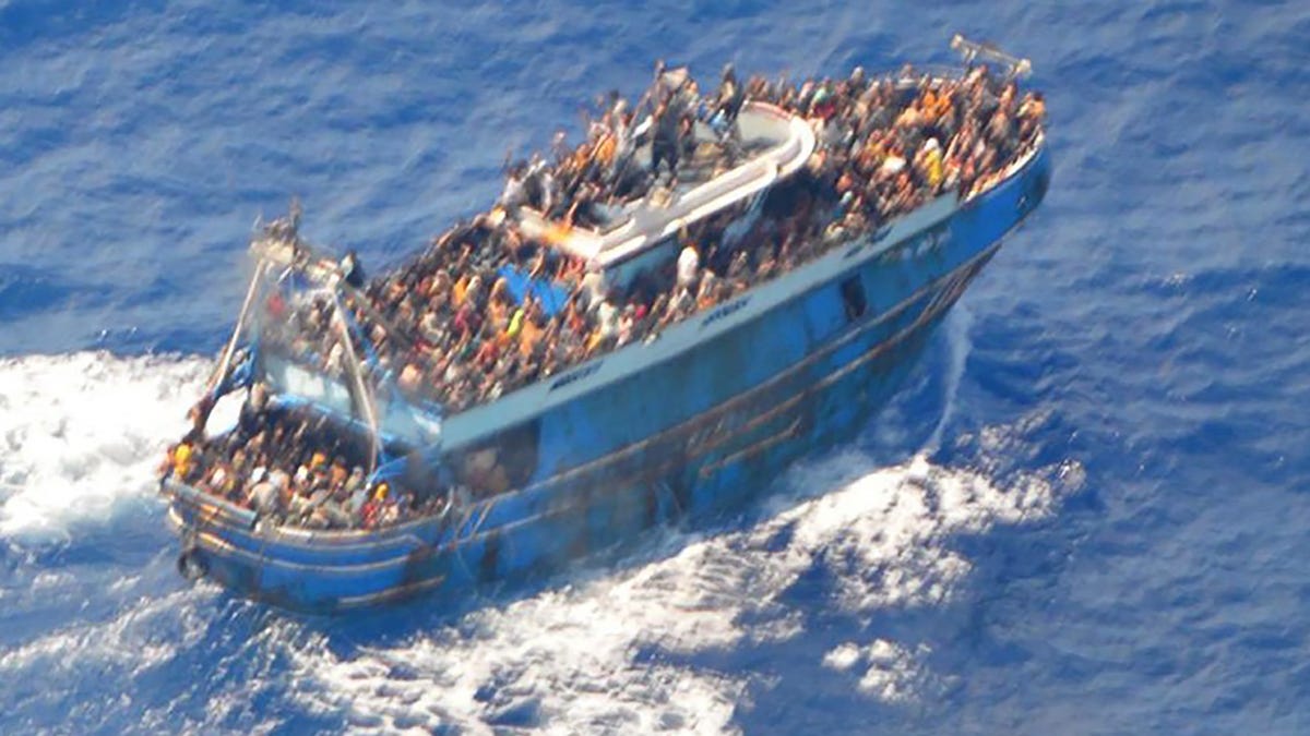 Titan Sub, Kapal Migran Yunani: Tanggapan tersebut dikritik karena tidak proporsional