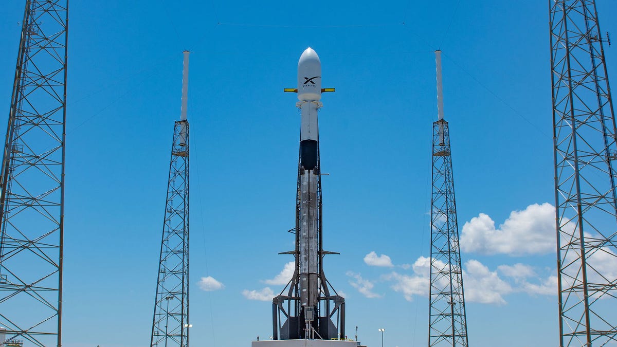 स्पेसएक्स ने फ्लोरिडा से दर्जनों स्टारलिंक उपग्रह लॉन्च किए
