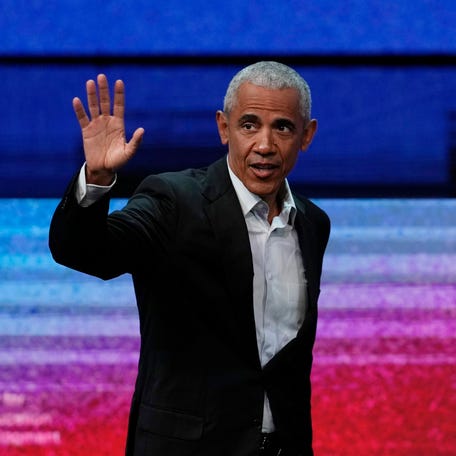 Former U.S. president Barack Obama waves to spectators before a discussion at the Stavros Niarchos Foundation Cultural Center (SNFCC), in Athens, Greece, Thursday, June 22, 2023. Obama is visiting Athens to speak at the SNF Nostos Conference focused on how to strengthen democratic culture and the importance of investing in the next generation of leaders.