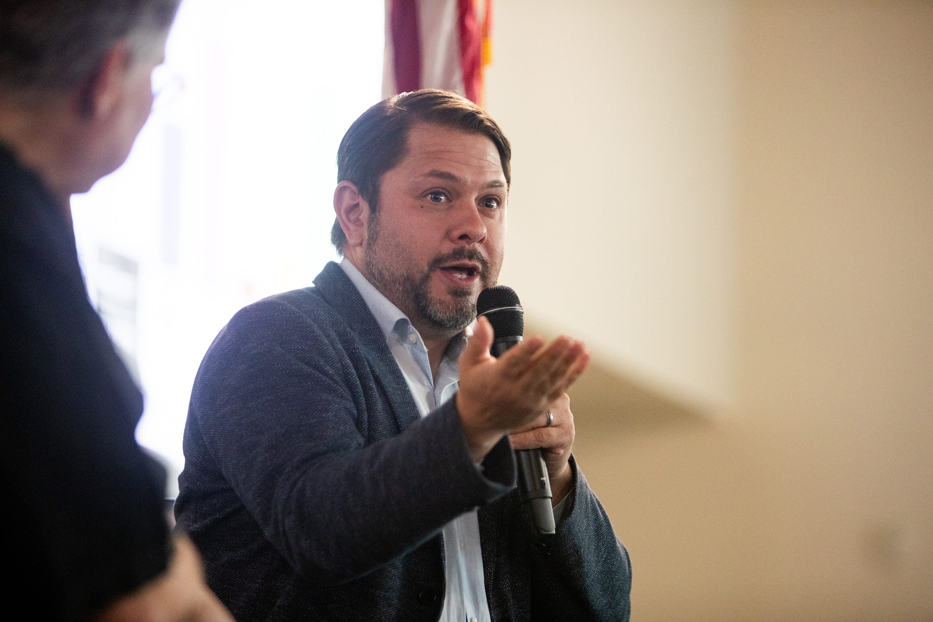 https://www.gannett-cdn.com/presto/2023/06/27/PPHX/089c769b-3b42-40ea-af33-0636f9c5f680-Ruben_Gallego_Town_Hall_-_Chavez_08.JPG?auto=webp&crop=2999,1687,x0,y152&format=pjpg&width=1200