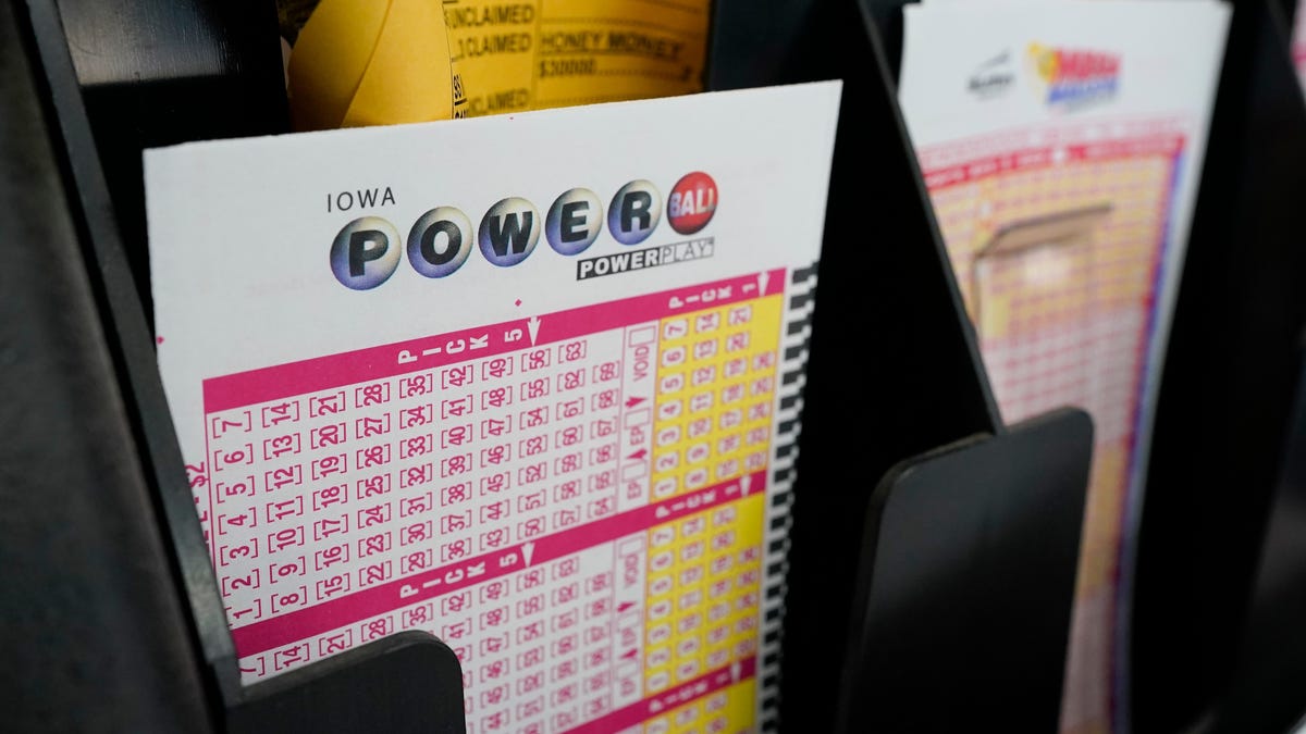 Iowa Lottery announces wrong winning numbers from Monday Powerball drawing, cites human error