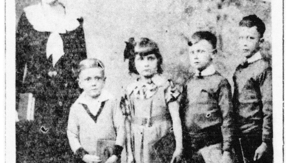 Remember When The legacy of the Sanders Family of Washington Avenue Remember When The legacy of the Sanders Family of Washington Avenue