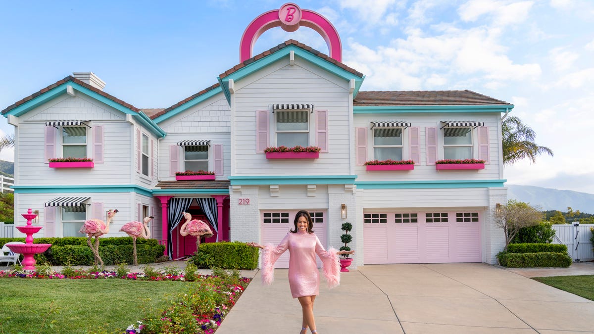HGTV made lifesize livable doll house for Barbie Dreamhouse Challenge Heres what its like HGTV made lifesize livable doll house for Barbie Dreamhouse Challenge Heres what its like