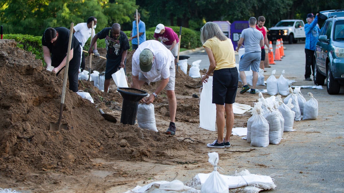 Tallahassee residents fill sandbags as they prepare for the worst with Hurricane Idalia heading towards the Big Bend on Tuesday, Aug. 29, 2023.