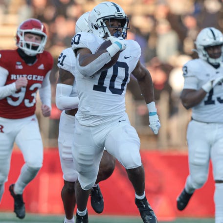 Penn State running back Nicholas Singleton (10) returns a kickoff for a touchdown during the first half against Rutgers at SHI Stadium.