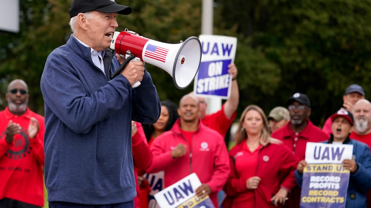 President Joe Biden joins striking United Auto Workers on the picket line, in Van Buren Township, Mich. (AP Photo/Evan Vucci) ORG XMIT: MIEV433