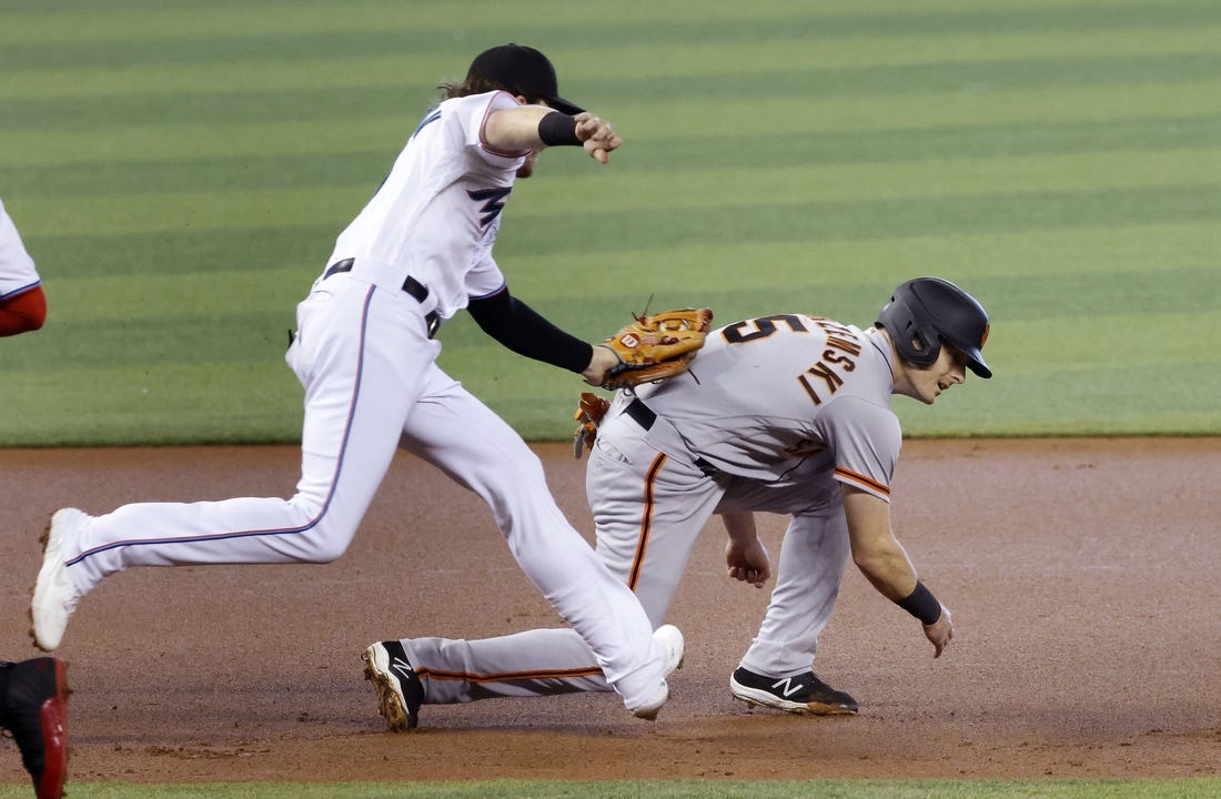 Giants make one run hold up, blank Marlins