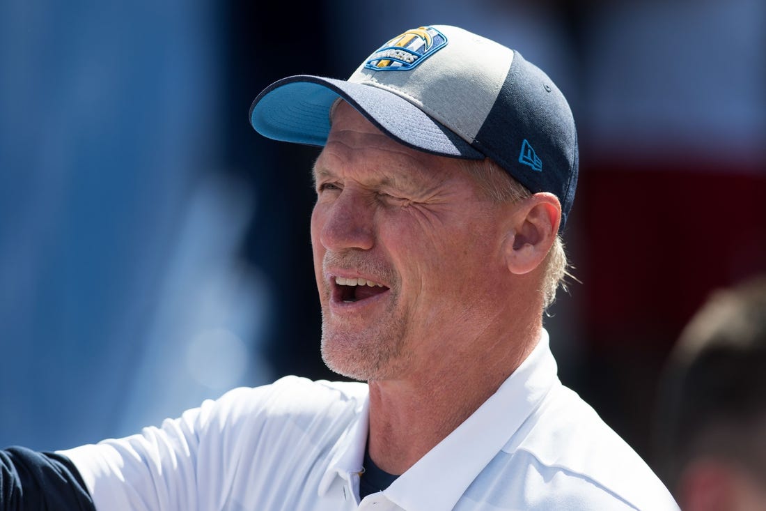 Los Angeles Chargers offensive coordinator Ken Whisenhunt reportedly will interview at Georgia Tech over the weekend.
