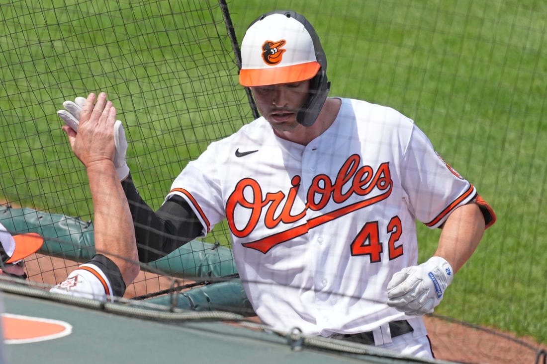 Trey Mancini, Orioles try to complete sweep of Rangers