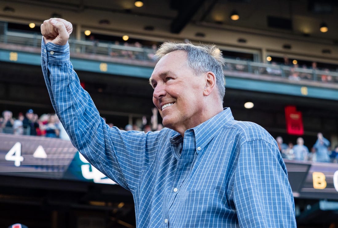 Former NFL wide receiver Dwight Clark will be honored with a statue that will be unveiled on Oct. 21.
