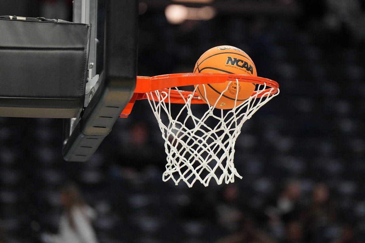 East Carolina vs UNC Wilmington Prediction Basketball Picks 11-30-23
