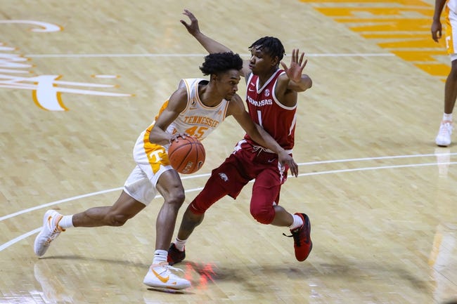 Tennessee at Arkansas - 2/19/22 College Basketball Picks and Prediction