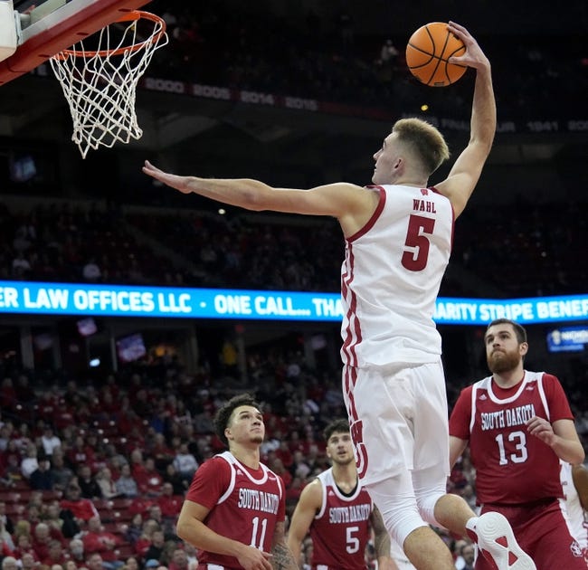 Stanford at Wisconsin – 11/11/22 College Basketball Picks and Prediction