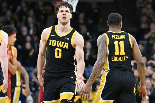 Eastern Illinois at Iowa – 12/21/22 College Basketball Picks and Prediction